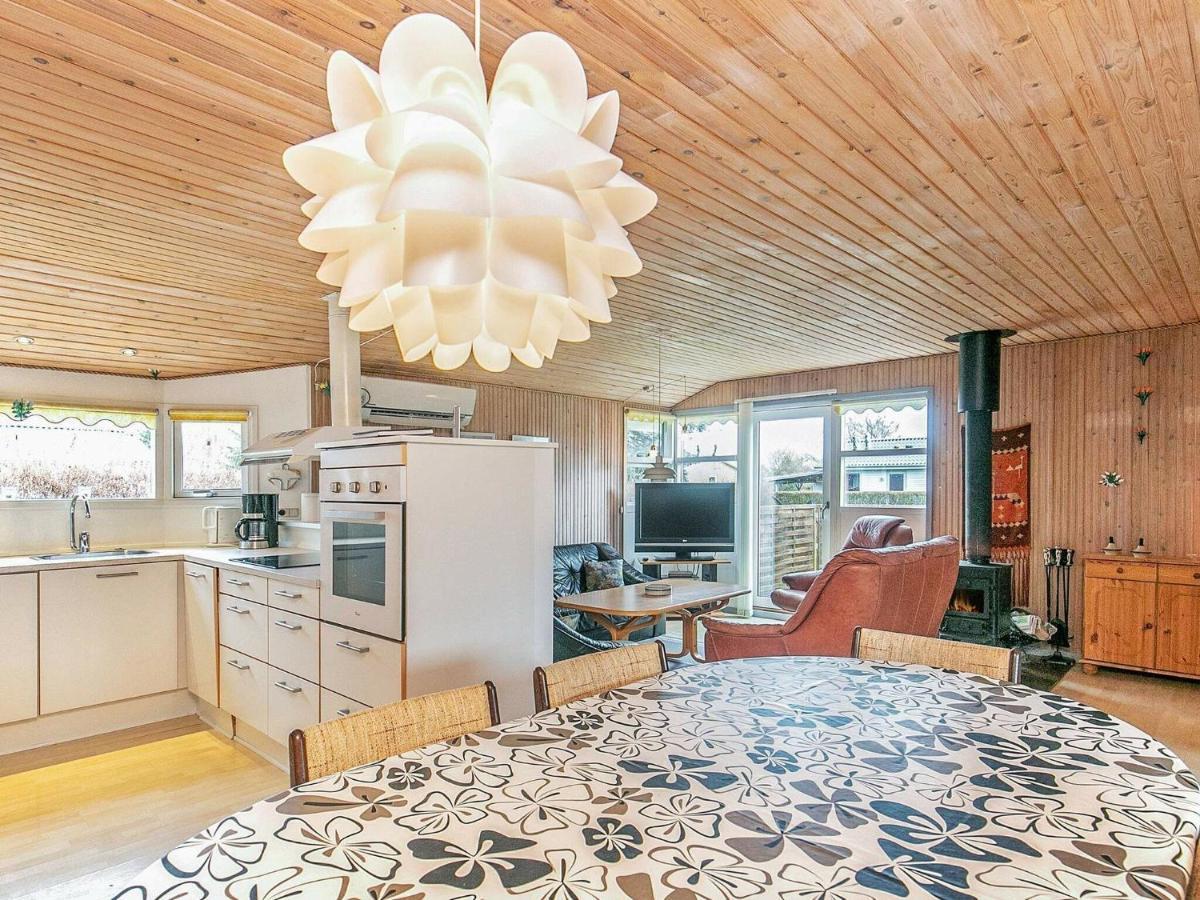 8 Person Holiday Home In Hesselager Oda fotoğraf